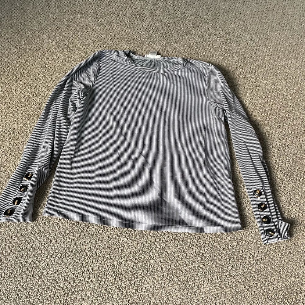 long sleeve button sleeve top